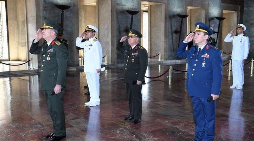 Genelkurmay Başkanı Akar, Yeni Kuvvet Komutanları İle Anıtkabir&rsquo;i Ziyaret Etti
