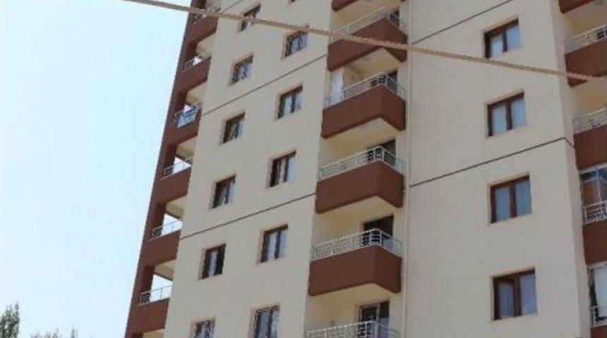 Fet&ouml;&rsquo;c&uuml; Emniyet M&uuml;d&uuml;r&uuml; Binaya Gelenleri Diyafon Sisteminden Kontrol Ediyormuş