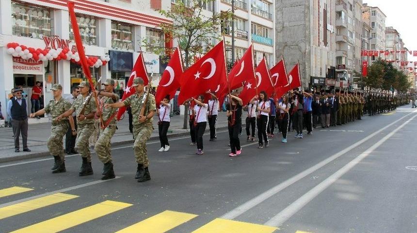 30 Ağustos Provası Dosta G&uuml;ven D&uuml;şmana Korku Saldı