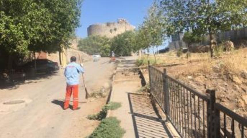 Hevsel Bah&ccedil;eleri Hafriyat Ve &Ccedil;&ouml;pten Temizlendi