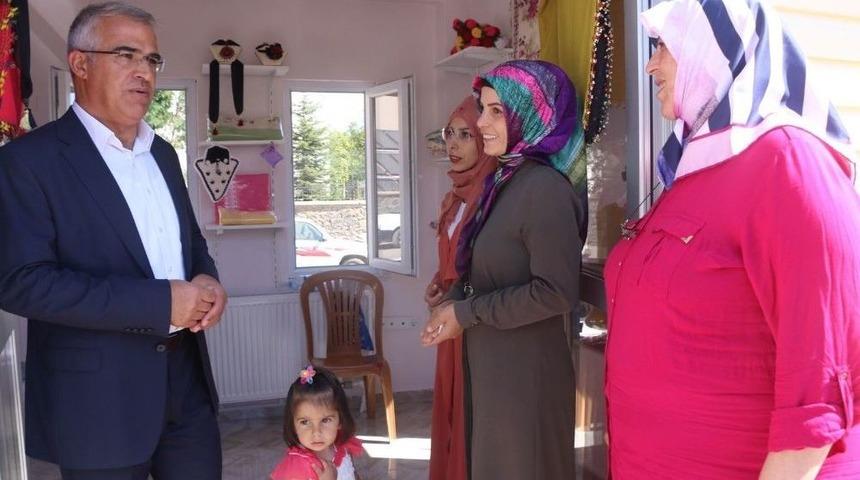 Kadınların El Emeği, Emek &Ccedil;arşısında Kazanca D&ouml;n&uuml;ş&uuml;yor