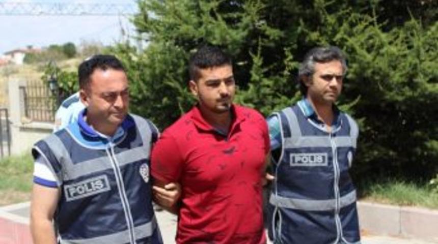 Babasını &Ouml;ld&uuml;ren Gen&ccedil; Adliyeye Sevk Edildi