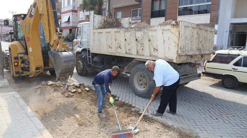 Deforme Olan Parke Taşları Sil Baştan Yenileniyor