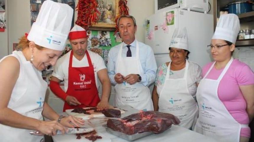 Edirne'de Engelli Kadınlar Tava Ciğeri Pişirmeyi &Ouml;ğreniyor