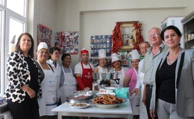 Edirne'de Engelli Kadınlar Tava Ciğeri Pişirmeyi Öğreniyor