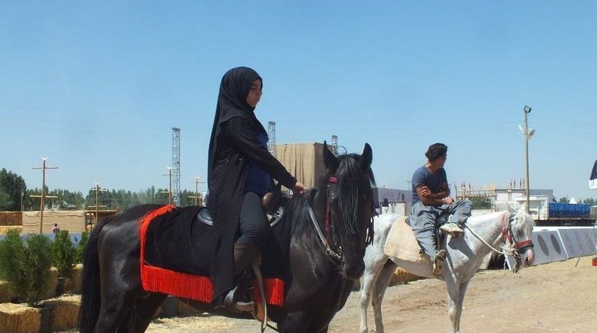 Atlarla, Akrobasi G&ouml;sterisi Yapılacak