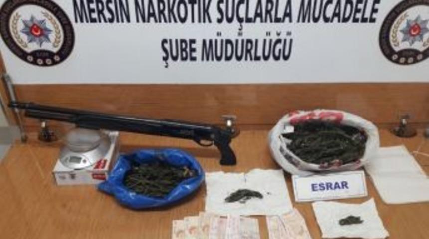 Halı Sahada Uyuşturucu Operasyonu