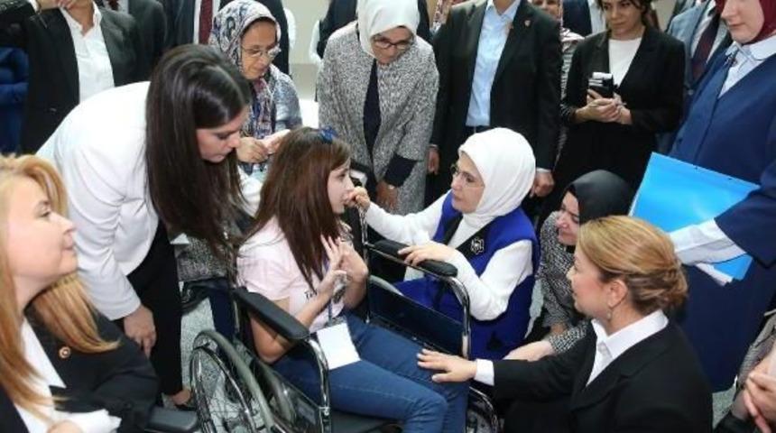 Emine Erdoğan: Empati Insanları Birbirine Yaklaştırır, Güven Inşa Eder