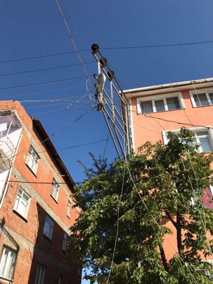 Freni Boşalan Kamyon Eve Çarparak Durabildi G5