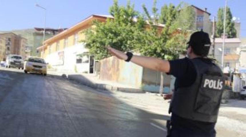 Hakkari İl Genelinde 800 Polisle Asayiş Uygulaması Yapıldı