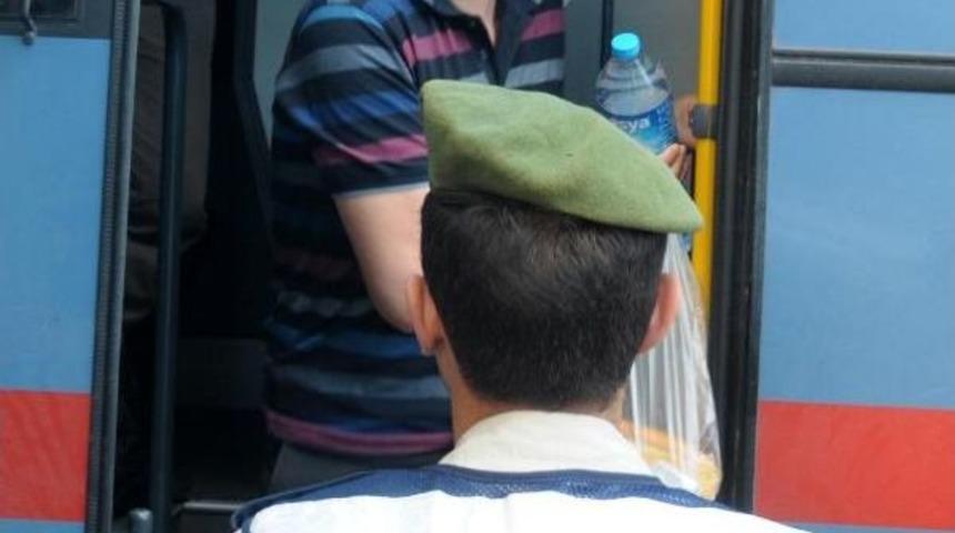 Fet&ouml; Sanığının Avukatı: M&uuml;vekkilim Kel, Eşkale Uymuyor