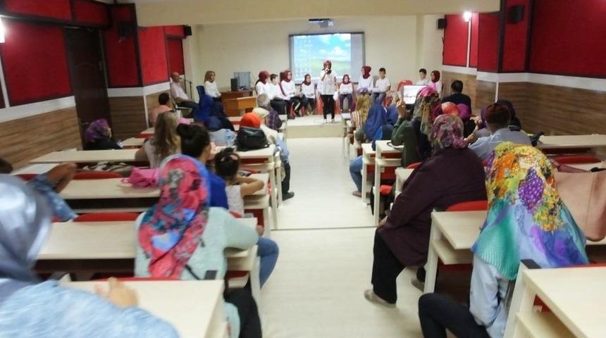 Burhaniye&rsquo;de Kursiyerlerin Hatim Sevinci