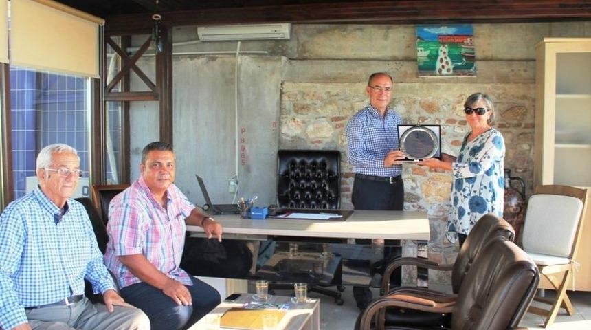 Eng&uuml;r&uuml; Sitesi Y&ouml;netiminden Kaymakam Nazlı&rsquo;ta Veda Ziyareti