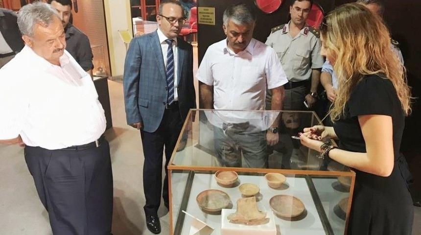 Vali Yazıcı Burhaniye’ De Müzeleri Ziyaret Etti