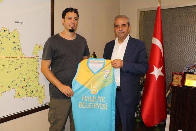 Basketbol Ve Voleybol Antrenörlerinden Demirkol’a Şampiyonluk Sözü