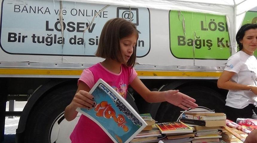 L&ouml;semili Ve Kanserli &Ccedil;ocuklara Tır Dolusu Hediye