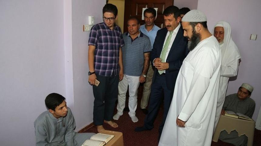 Ekinci, Yetim &Ccedil;ocukları Ziyaret Etti