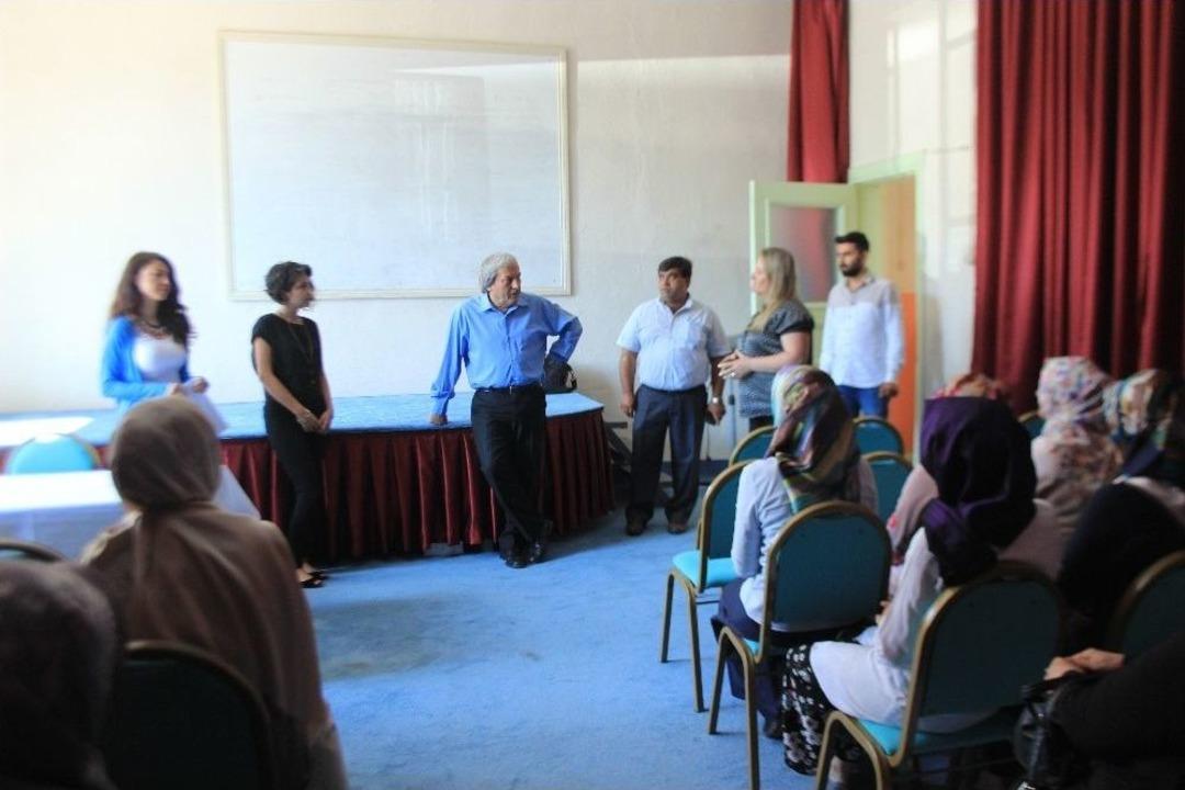 Lefke Bezi Dokumacılığı Kursiyerleri Belgelerini Aldı