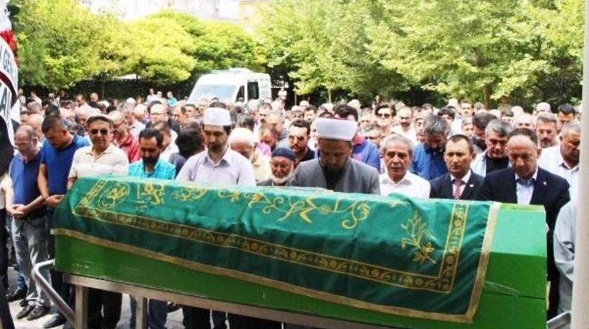 İntihar Eden Sendikacının Cenaze Namazını Oğlu Kıldırdı