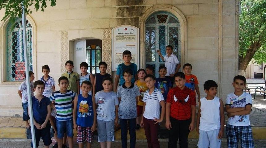 İyider Yaz Okuluna Katılan &Ouml;ğrenciler Tarihi Mekanları Gezdi