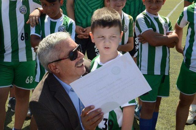 Kozlu Belediyespor Yaz Okulunda Minikler Sertifikalarını Aldı