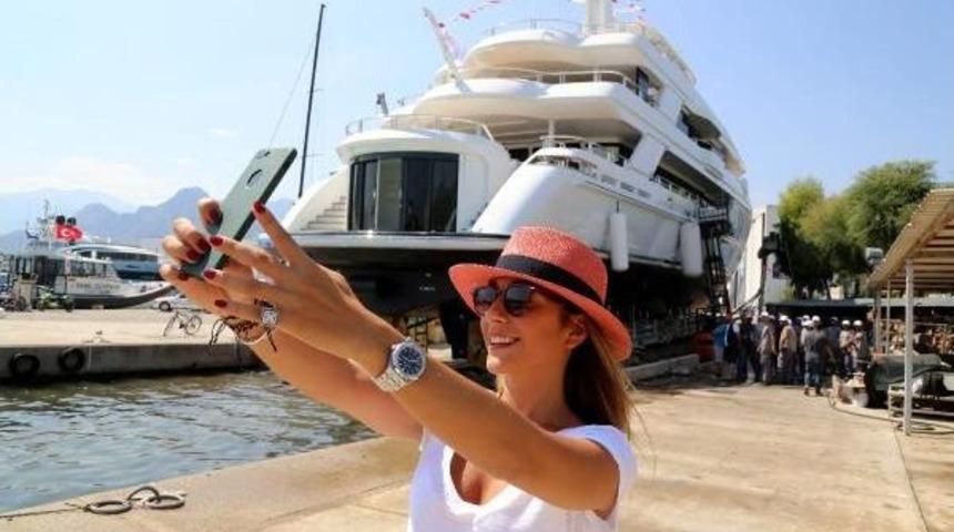 47 Metrelik Liquid Sky Denize Indirildi