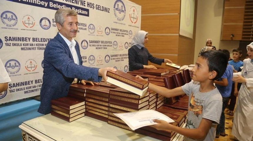 Şahinbey&rsquo;de Binlerce Kur&rsquo;an-ı Kerim Dağtıldı