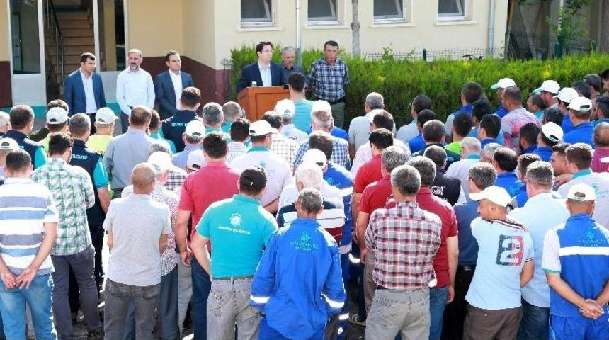 Başkan Yazgı&rsquo;dan Kurban Bayramı &Ouml;ncesi İş&ccedil;ilere İkramiye Jesti