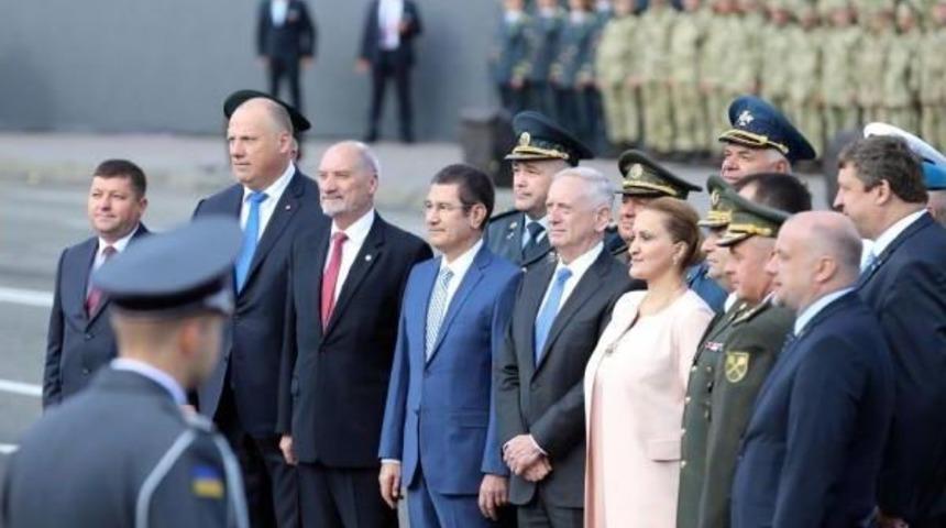 Milli Savunma Bakanı Nurettin Canikli'den Kiev Ziyareti