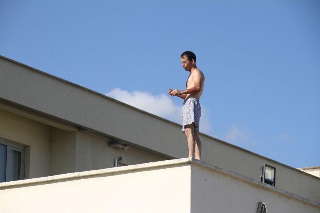 Valilik Binasına &Ccedil;ıktı, İntihara Teşebb&uuml;s Etti