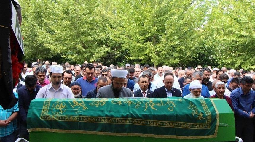 Babasının Mezarı Başında İntihar Eski Sendikacının Cenaze Namazını Oğlu Kıldırdı