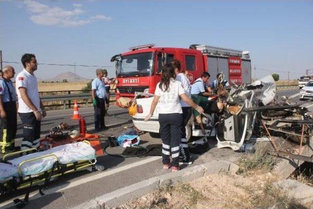 Bayram Tatili Yolunda Kaza: 1 Ölü, 1 Yaralı