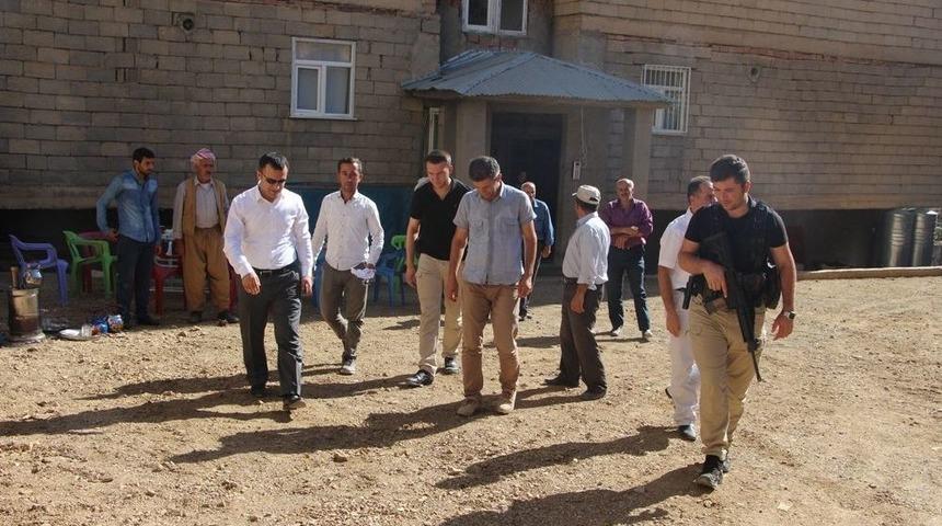 Şemdinli Kaymakamı Ve Başkan Vekili T&uuml;rkman, &Ccedil;alışmaları Denetledi