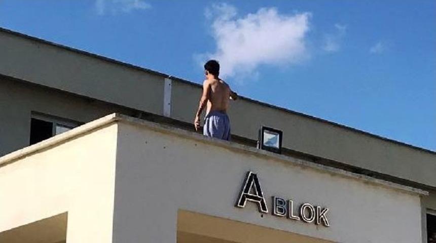 Sundurmanın &Uuml;zerine &Ccedil;ıkıp Intihara Kalkıştı