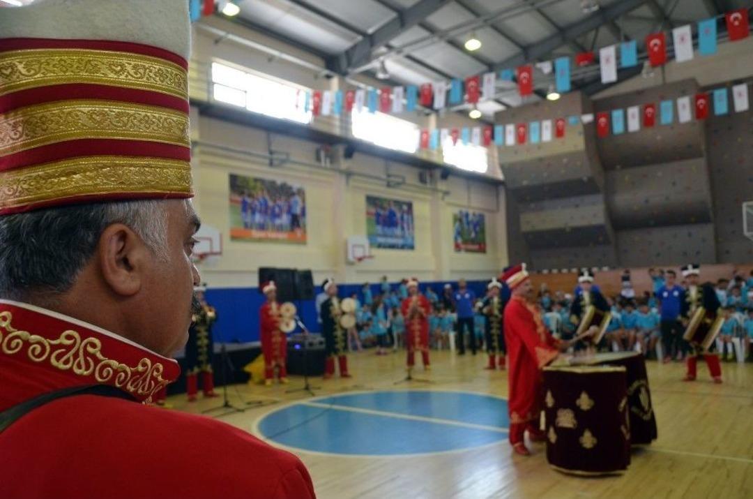 &Uuml;mraniye Yaz Spor Okulları Sona Erdi
