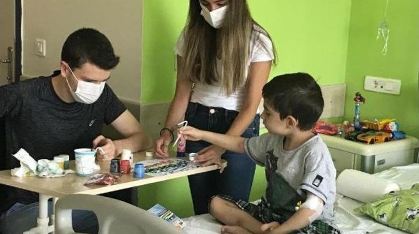 İki &Ouml;ğrenciden Alkışlanacak Davranış