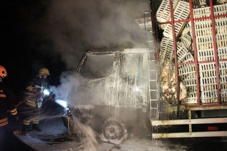 Kamyonda Çıkan Yangında Tavuklar Telef Oldu G2