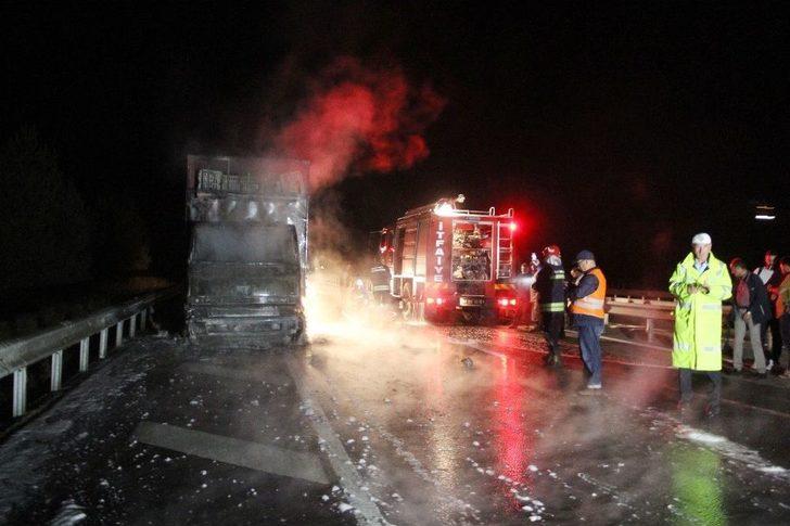 Kamyonda Çıkan Yangında Tavuklar Telef Oldu G3