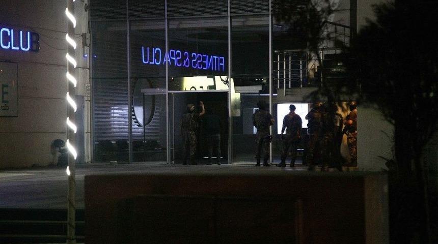 Beylikd&uuml;z&uuml;&rsquo;nde Sinir Krizi Ge&ccedil;irip Etrafa Ateş A&ccedil;an Ş&uuml;pheli Polisi Alarma Ge&ccedil;irdi