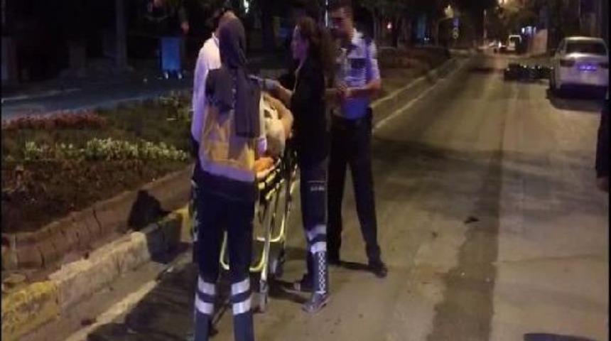 Kadık&ouml;y'de Motosiklet Kazası: 2 Ağır Yaralı