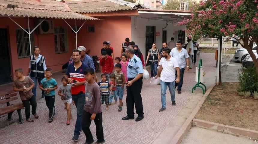 Suriyeli Dilencilere Operasyon: 64 G&ouml;zaltı