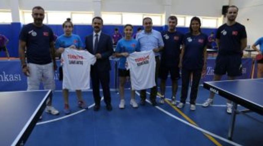 Vali Aktaş Masa Tenisi Milli Takım Kampını Ziyaret Etti