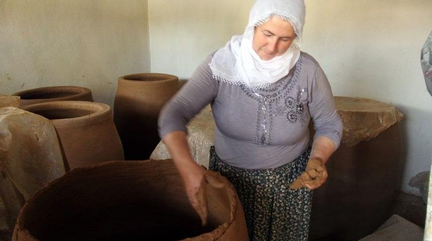 (&ouml;zel Haber) 9 &Ccedil;ocuk Annesi 30 Yıldır Yaptığı Tandırları T&uuml;rkiye&rsquo;nin D&ouml;rt Bir Yanına Satıyor