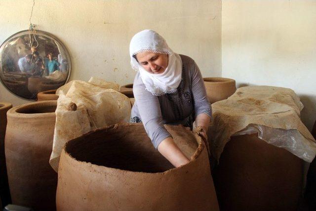 (özel Haber) 9 Çocuk Annesi 30 Yıldır Yaptığı Tandırları Türkiye’nin Dört Bir Yanına Satıyor