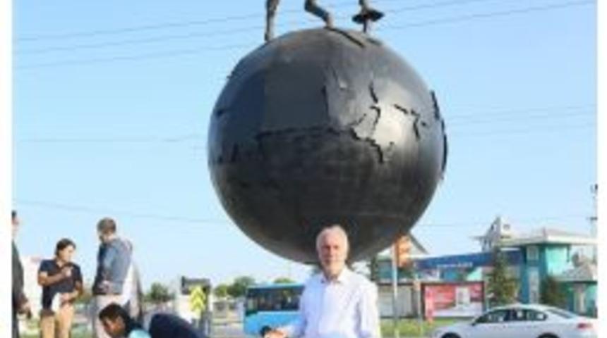 K&uuml;tahya&rsquo;da Evliya &Ccedil;elebi&rsquo;nin Anıtı Taşındı