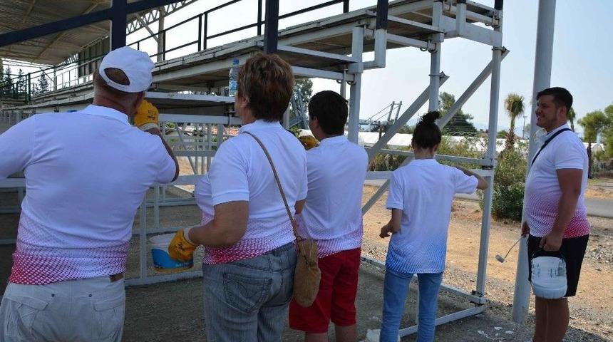 G&ouml;n&uuml;ll&uuml; Yabancı &Ouml;ğrenciler Muğla&rsquo;da Stadı Boyadı