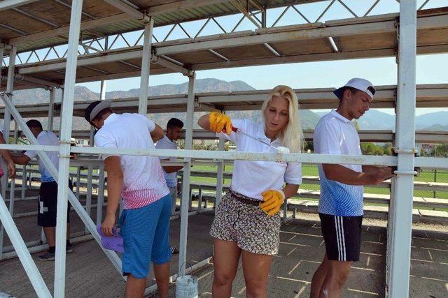 Gönüllü Yabancı Öğrenciler Muğla’da Stadı Boyadı