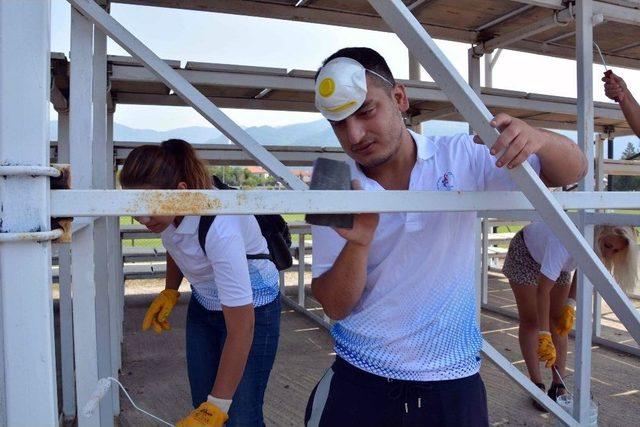 Gönüllü Yabancı Öğrenciler Muğla’da Stadı Boyadı