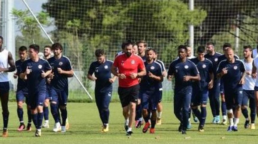 Antalyaspor'da Sakat Oyuncuların Fazlalığı Can Sıkıyor