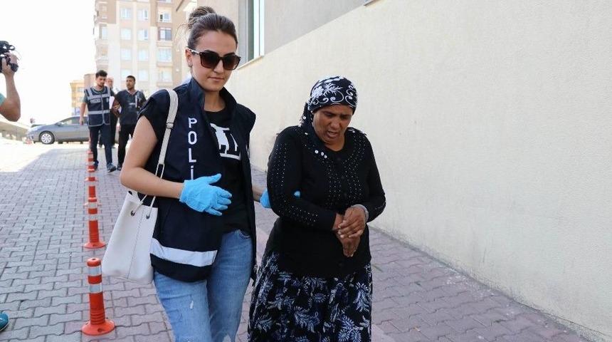 Uyuşturucu Operasyonunda G&ouml;zaltına Alınan Anne Ve Oğul Adliyeye Sevk Edildi